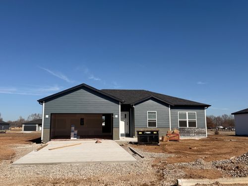 158 Maverick Dr, Mount Vernon, MO, 65712-4207 | Card Image