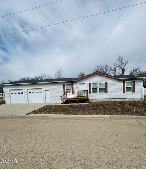 103 4th Ave Ne, Crosby, ND, 58730-3236 | Card Image