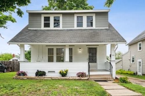 3107 E Ave Ne, Cedar Rapids, IA, 52402-4323 | Card Image