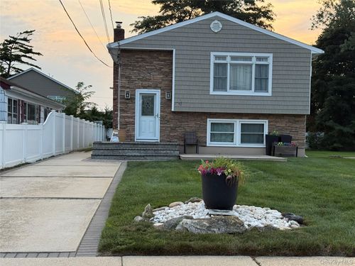 30 Stone Boulevard, Oyster Bay, NY, 11758 | Card Image