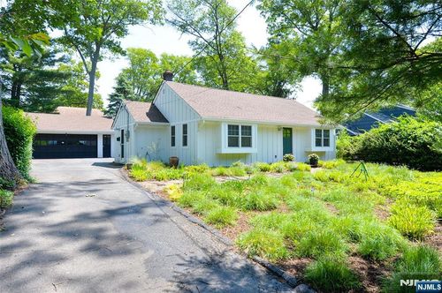 212 Godwin Ave, Wyckoff, NJ, 07481-2018 | Card Image