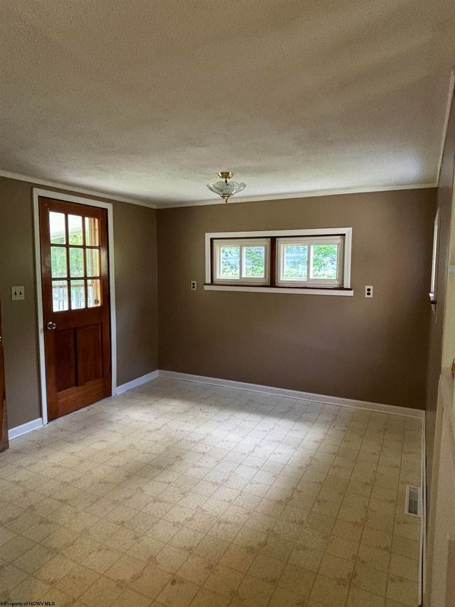 112 Center St, House other with 3 bedrooms, 1 bathrooms and 3 parking in Kingwood WV | Image 9