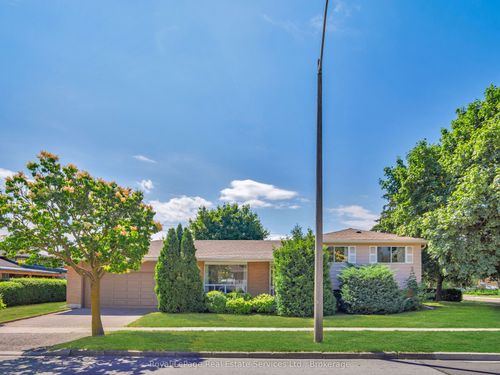 1 Mosswood Lane, Etobicoke, ON, M9V1M3 | Card Image