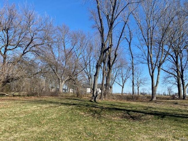 245 S 7 Th St, House other with 3 bedrooms, 1 bathrooms and 1 parking in Nokomis IL | Image 8