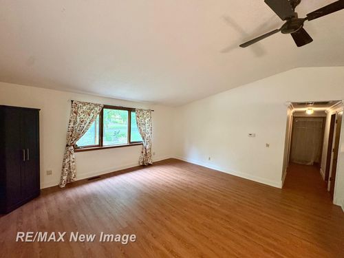 221 Sycamore Rd, Auburn, MI, 48611-9419 | Card Image