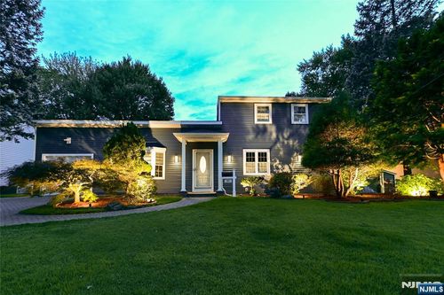 327 Van Saun Dr, River Edge, NJ, 07661-1022 | Card Image