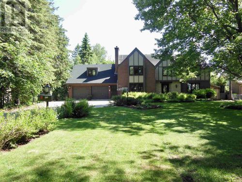 471 Macdonald Ave, Sault Ste. Marie, ON, P6B1H8 | Card Image