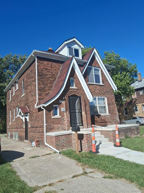 15231 Evanston St, Detroit, MI, 48224-2851 | Card Image
