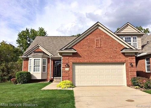 661 Telya Rdg, Milford, MI, 48381-1805 | Card Image