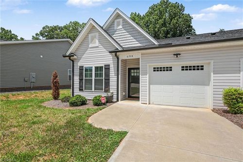 694 W Lee Avenue, Yadkinville, NC, 27055 | Card Image
