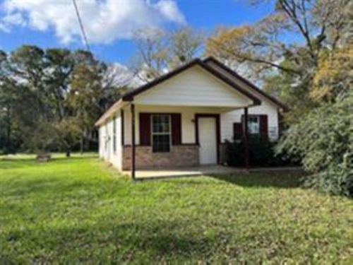 1131 W Front St, Sealy, TX, 77474-3428 | Card Image