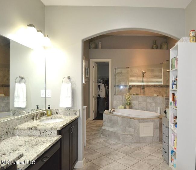 Primary Bathroom | Image 22