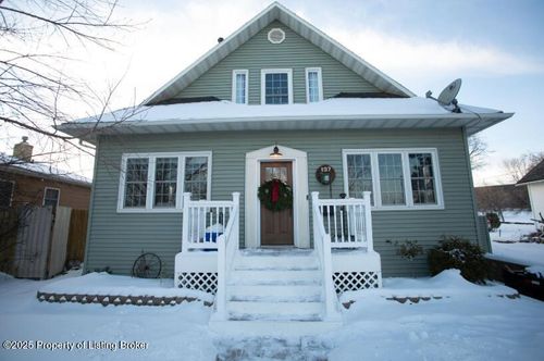 137 8th Ave W, Dickinson, ND, 58601-4818 | Card Image