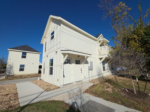 100-2002 W 2nd Street, Taylor, TX, 76574 | Card Image