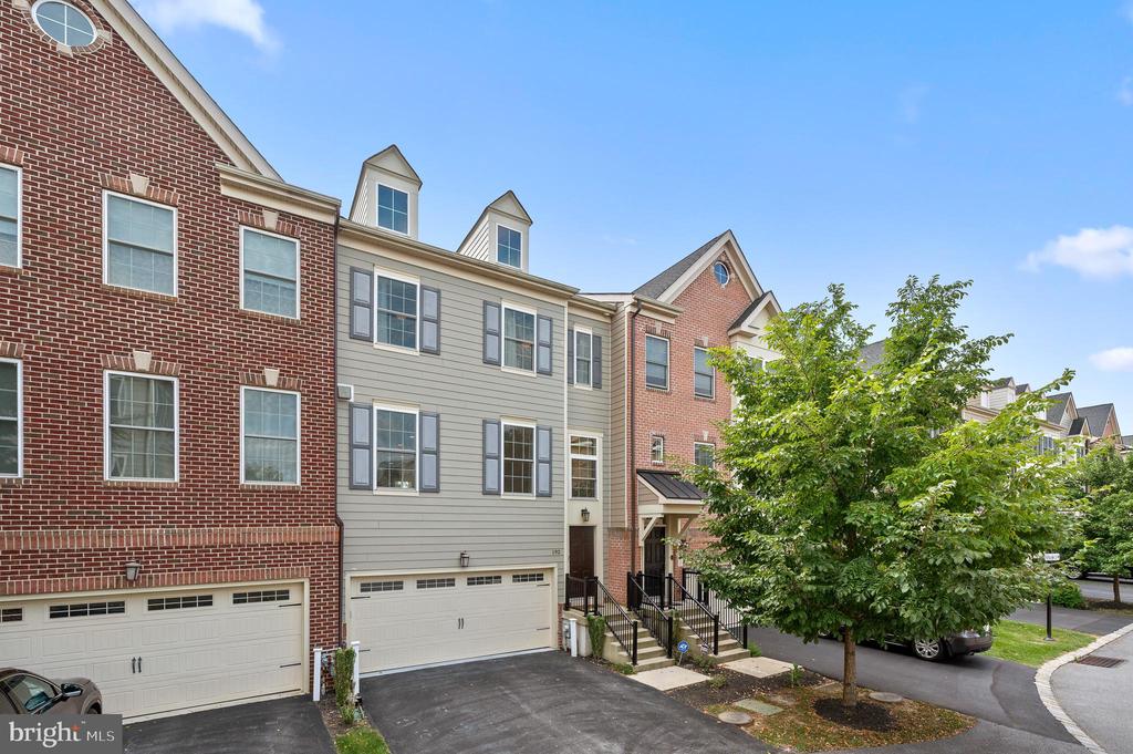 Merrin Ln, Wayne, PA 19087