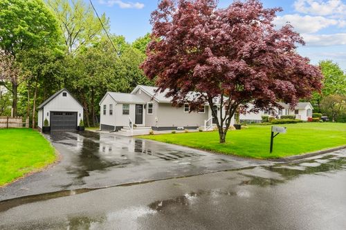 6 Phillips Dr, Holyoke, MA, 01040-1044 | Card Image