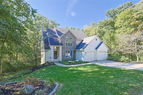 5748 Golf Crest Dr, West Chester, OH, 45069-1703 | Card Image