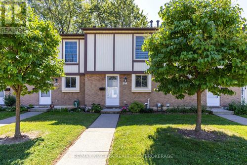 67-25 Linfield Dr, St. Catharines, ON, L2N5T7 | Card Image
