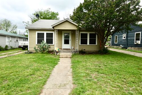 107 S Williams Dr, Comanche, TX, 76442-2754 | Card Image