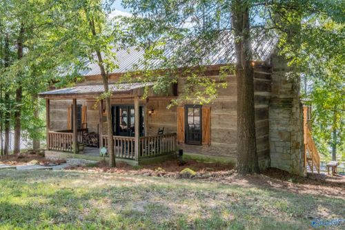145 Douglas Dr, Guntersville, AL, 35976-6174 | Card Image