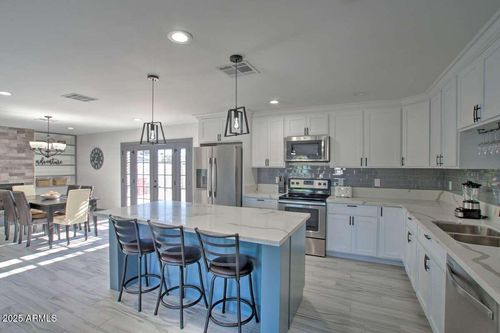 8637 E Palm Ln, Scottsdale, AZ, 85257-2952 | Card Image