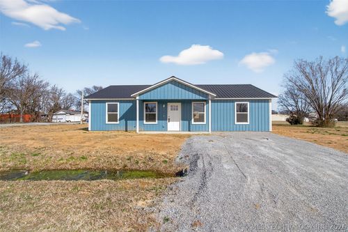112 E Loy St, Chouteau, OK, 74337 | Card Image