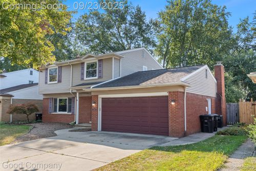 32443 Lyndon St, Livonia, MI, 48154-4101 | Card Image