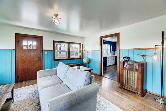 Living Room/Front Door | Image 8