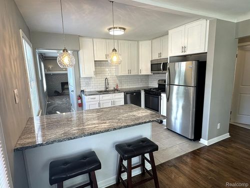 1136 18th St, Wyandotte, MI, 48192-3002 | Card Image