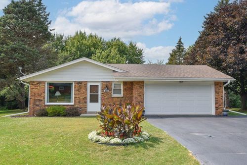 211 Oakview Dr, Slinger, WI, 53086-9592 | Card Image