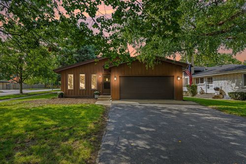 452 W Commonwealth Ln, Elmhurst, IL, 60126-4954 | Card Image