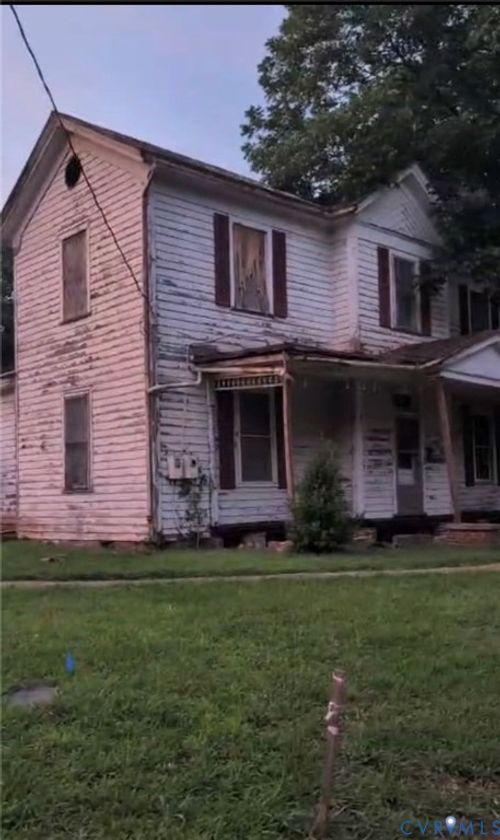 124 W Sycamore St, Chase City, VA, 23924-1624 | Card Image