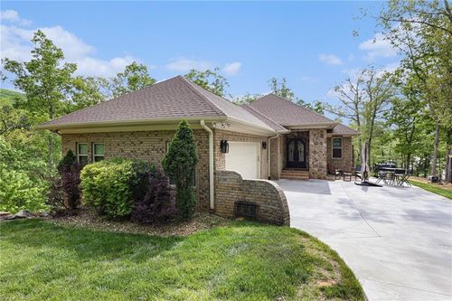 1629 Healing Springs Dr, Denton, NC, 27239-7799 | Card Image
