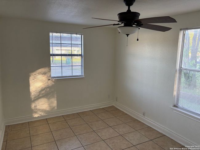 401 W Lindbergh Blvd, House other with 4 bedrooms, 1 bathrooms and null parking in Universal City TX | Image 16