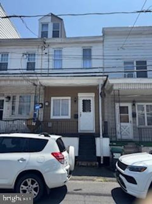 630 E Pine St, MAHANOY CITY, PA, 17948-2823 | Card Image
