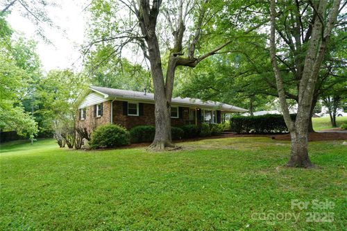 402 E Iowa Ave, Bessemer City, NC, 28016-2105 | Card Image