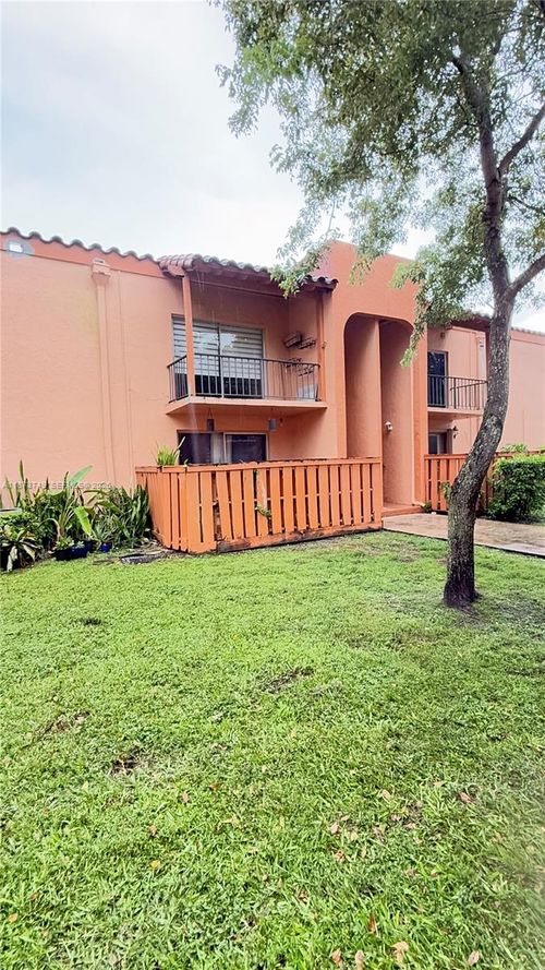 q8-7121 Miami Lakes Dr, Miami Lakes, FL, 33014-6926 | Card Image