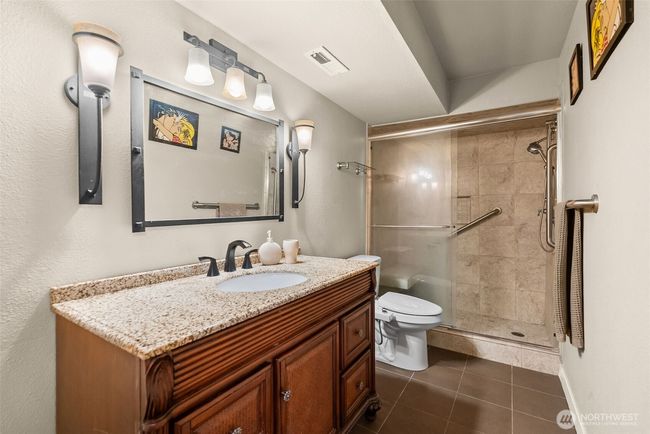 Lower level bath with heated floors | Image 27