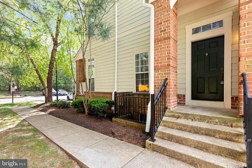 213-1318 Garden Wall Cir, RESTON, VA, 20194-2030 | Card Image