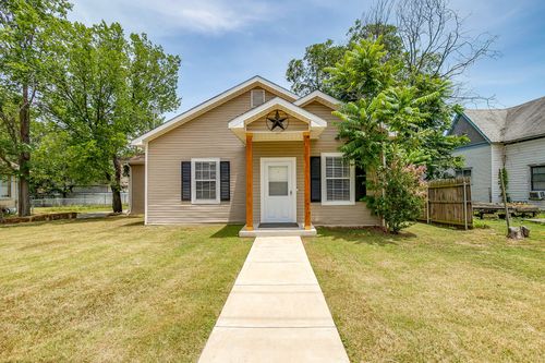 703 Sw 5th Ave, Mineral Wells, TX, 76067-5172 | Card Image