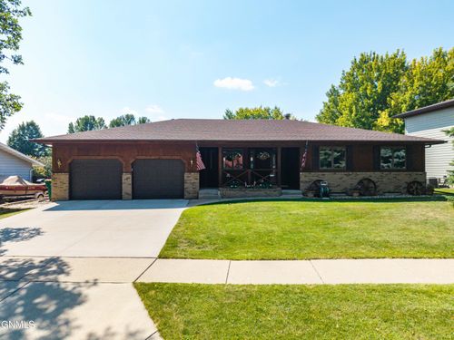 203 Brandon Drive W, Bismarck, ND, 58503 | Card Image