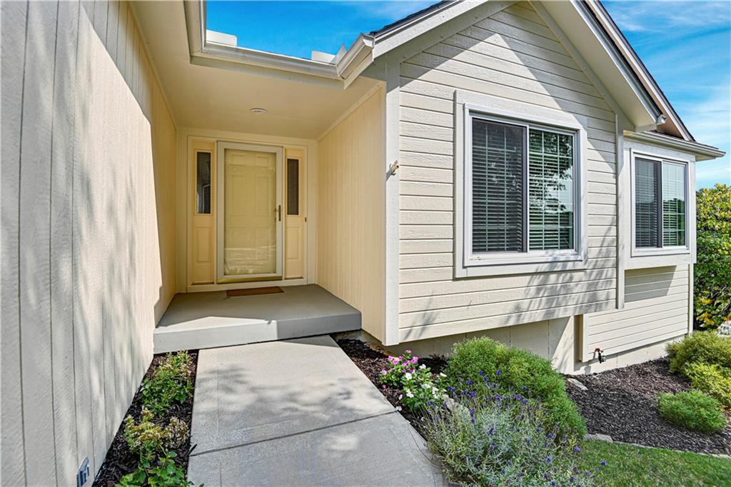Prescott Ave, Blue Springs, MO 64015