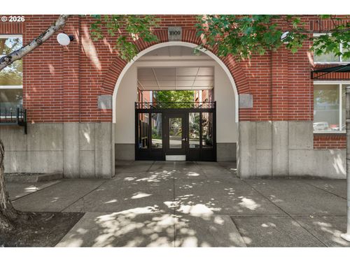 201-1009 Nw Hoyt St, Portland, OR, 97209-3217 | Card Image