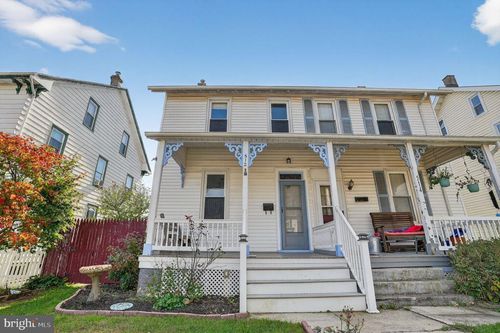 512 W 2nd Ave, PARKESBURG, PA, 19365-1404 | Card Image