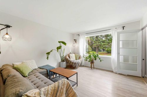 442 Regal Pk Ne, Calgary, AB, T2E0S6 | Card Image