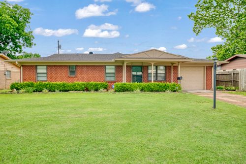 215 32nd St Ne, Paris, TX, 75460-4911 | Card Image