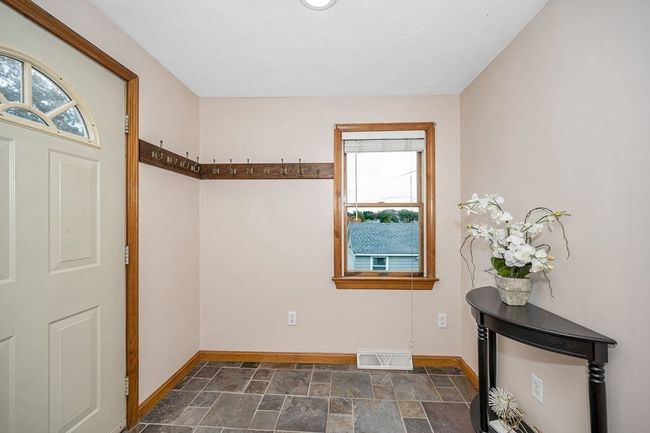 7 Oakhurst Ter, House other with 3 bedrooms, 2 bathrooms and 4 parking in North Reading MA | Image 4