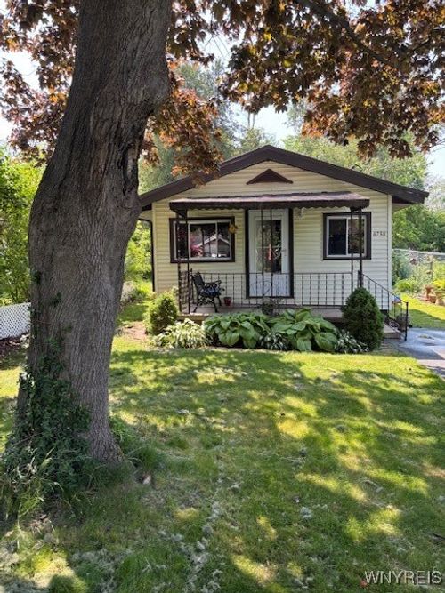 6738 Hamilton Dr, Derby, NY, 14047-9694 | Card Image