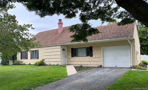88 Matsunaye Dr, Medford, NY, 11763-4131 | Card Image