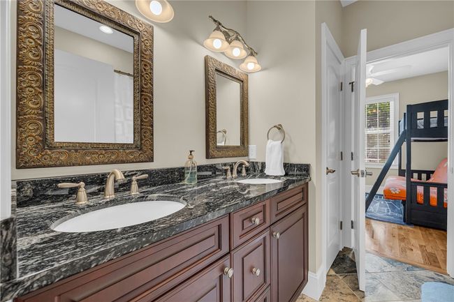 Jack and Jill Full bath | Image 25